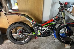 Moto Trial Vertigo Combat 300