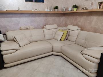 DIVANO IN PELLE