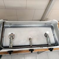 Piastra fuochi a tre bruciatori