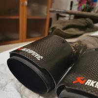 Terminale di scarico con finalini Akrapovic 