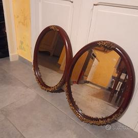 n. 2 SPECCHI OVALI CON CORNICE IN LEGNO VINTAGE