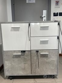 Mobile multiuso design con ruote e lucchetti – gri