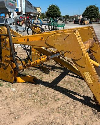 Caricatore John Deere con benna