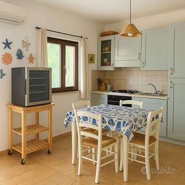 Villetta con ampio giardino a pochi passi dal mare