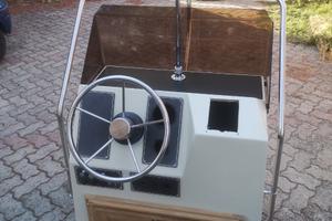 Boston Whaler Montauk consolle e sedile