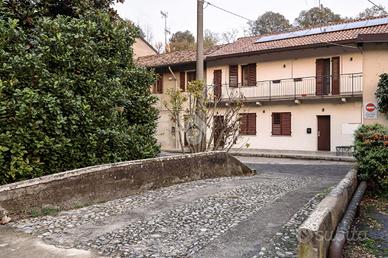 4 LOCALI A VERANO BRIANZA