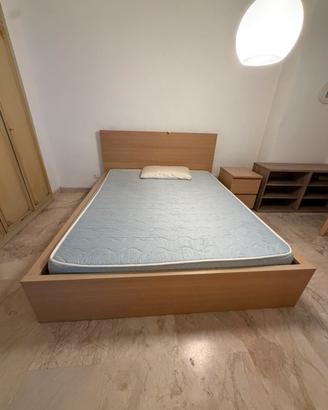 Letto + arredamento vario