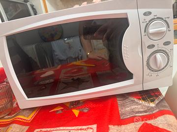 Forno a microonde Bennet / MIC720-13-700W