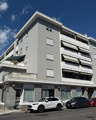 APPARTAMENTO ULTIMO PIANO DI GENERO...