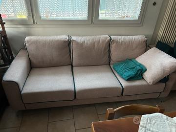 Divano tre posti + pouf