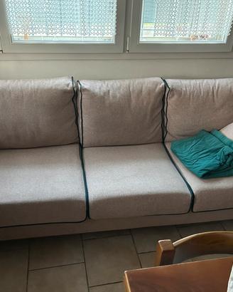 Divano tre posti + pouf