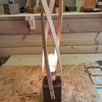 Lampada da tavolo in legno