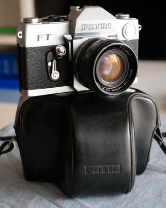 macchina fotografica reflex vintage Petri FT