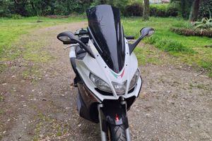 Aprilia srv 850