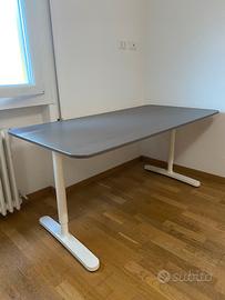 Scrivania bekant ikea