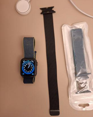 Apple Watch 4 Cassa di Alluminio 40mm con SIM GPS