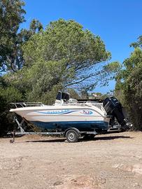 Motoscafo in vetroresina con pilotina equipaggiato
