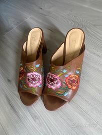 Sandali Kammi in cuoio ricamati