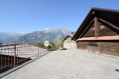 CASA SEMINDIPENDENTE A CHÂTILLON