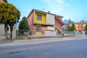 BIFAMILIARE CON GIARDINO PRIVATO