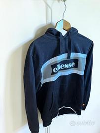 1. Felpa Ellesse blu scuro con cappuccio