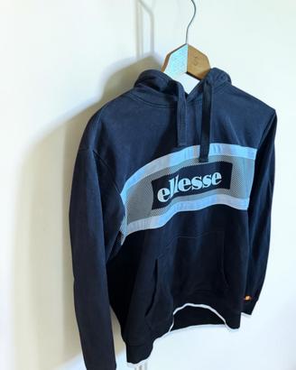 1. Felpa Ellesse blu scuro con cappuccio