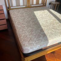 Letto di legno della Giorgetti