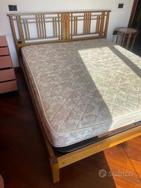 Letto di legno della Giorgetti