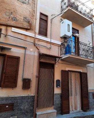 Casa indipendente a Vallelunga Pratameno