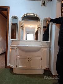 Mobile bagno bianco con lavandino stile vintage