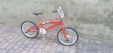 Bici BMX con manubrio 360°