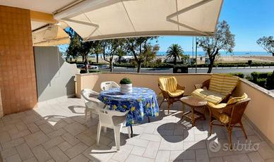 Duplex sul lungomare rif. 8