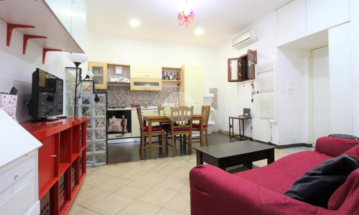2 locali a napoli