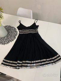 Vestito con bretelle e paliettes