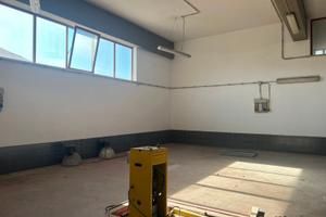 Capannone artigianale con piazzale privato