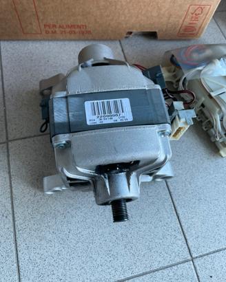 Motore  lavatrice Hoover modello VHD 33 5104ZD-30