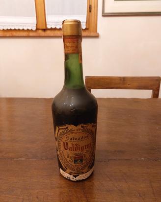 Bottiglia vintage di Calvados Valdigny anni 60
