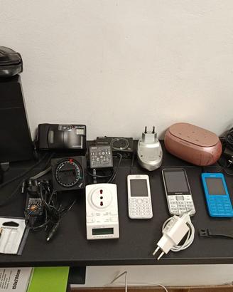 Vari smartphone - router e altro