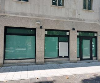 Ampio locale commerciale vetrinato in centro