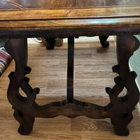 Tavolo in legno di noce 