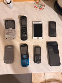 Lotto 8 cellulari old e per ricambi
