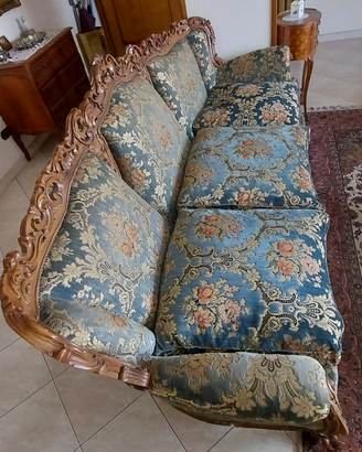 Divano e poltrone stile antico