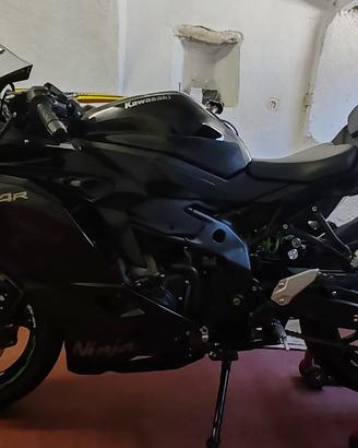 Kawasaki zx4r