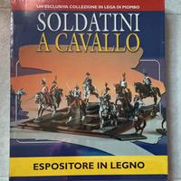 Espositore per soldatini di piombo a cavallo