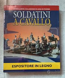 Espositore per soldatini di piombo a cavallo