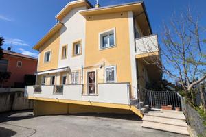 4 LOCALI A CORIANO