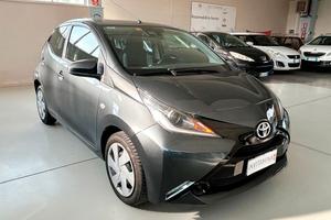 Toyota Aygo 1.0 VVT-i 69 CV 5 porte x-play