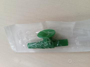 Catetere per aspirazione con valvola di controllo