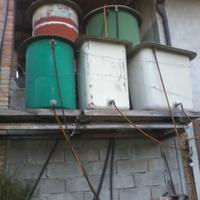 Recipienti in vetroresina per deposito acqua orto