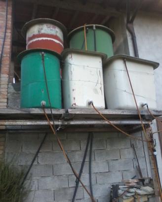 Recipienti in vetroresina per deposito acqua orto